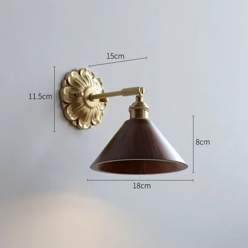 Applique Murale Conique en Bois et Laiton Orientable