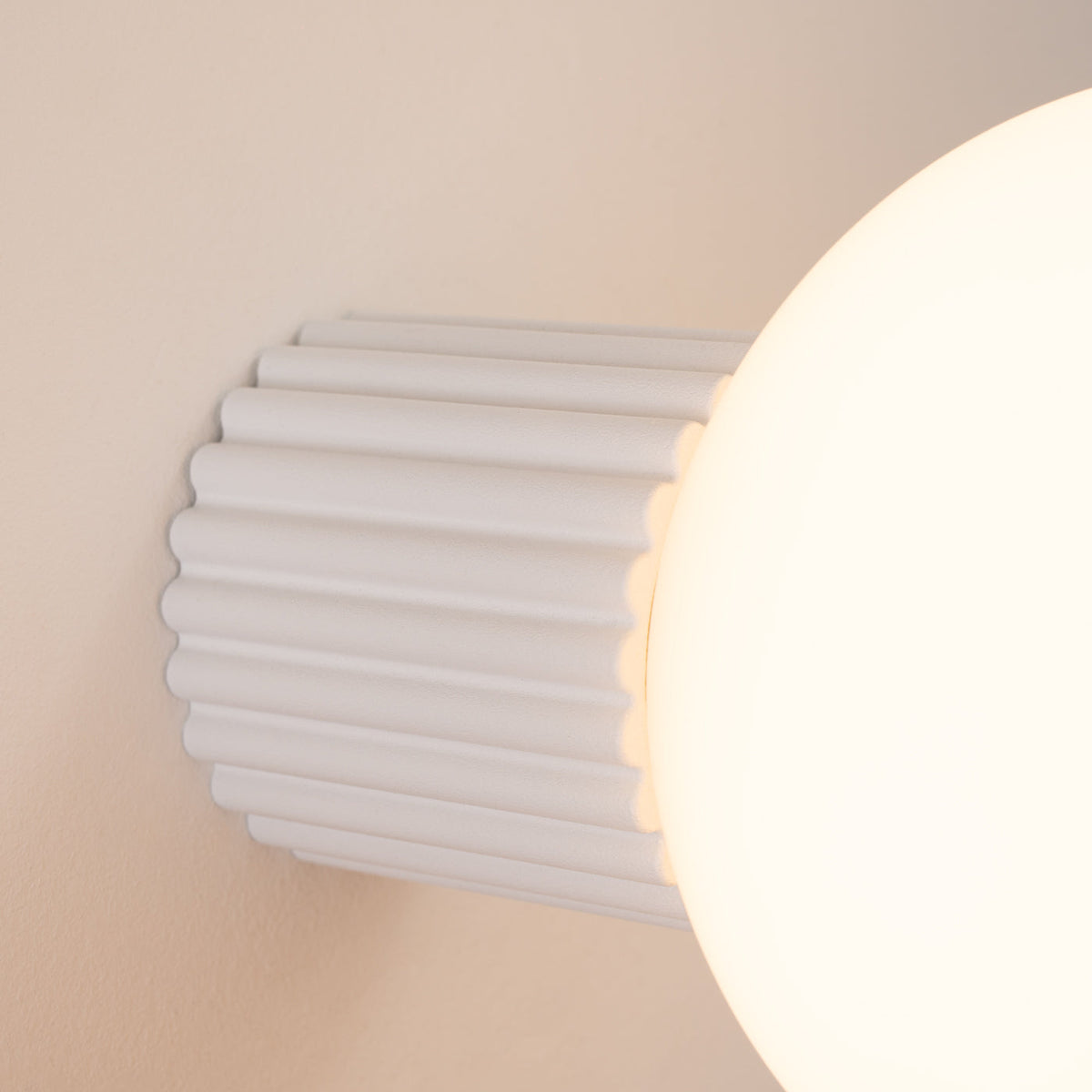Applique Murale Halo Blanc IP44 en Aluminium Nervuré
