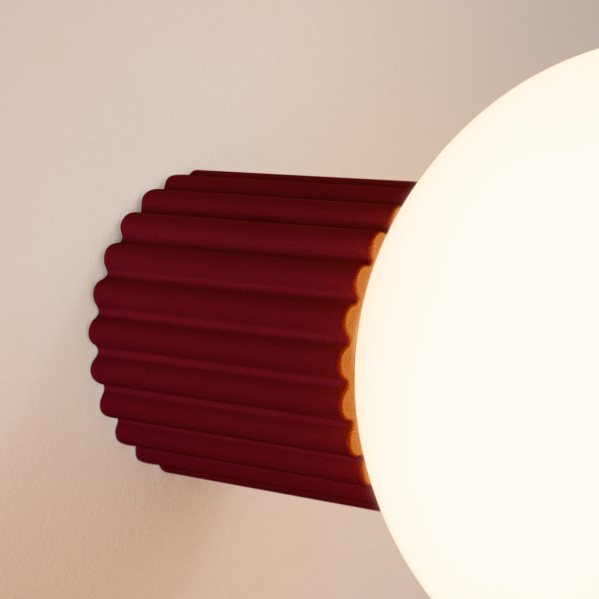 Applique Murale Halo Bordeaux IP44 en Aluminium Nervuré