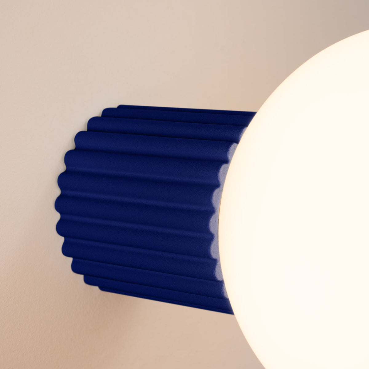 Applique Murale Halo Outremer IP44 en Aluminium Nervuré