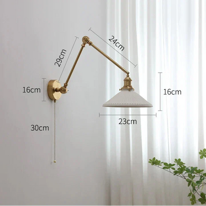 Applique murale vintage en laiton à bras orientable et abat-jour céramique