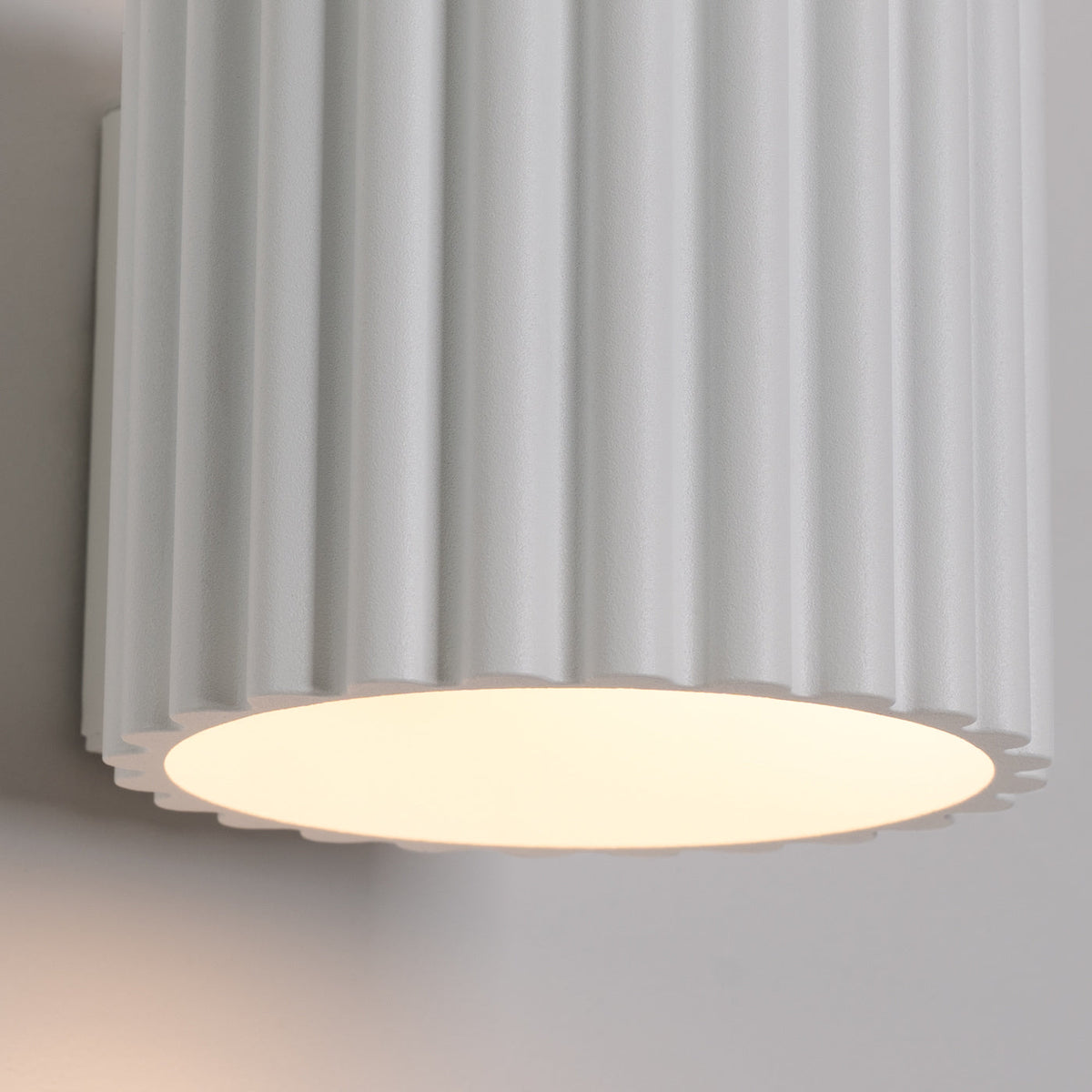 Applique murale Aura cannelée aluminium blanc