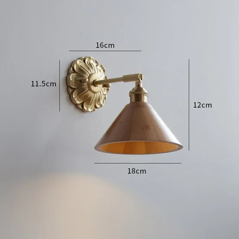 Applique Murale Conique en Bois et Laiton Orientable