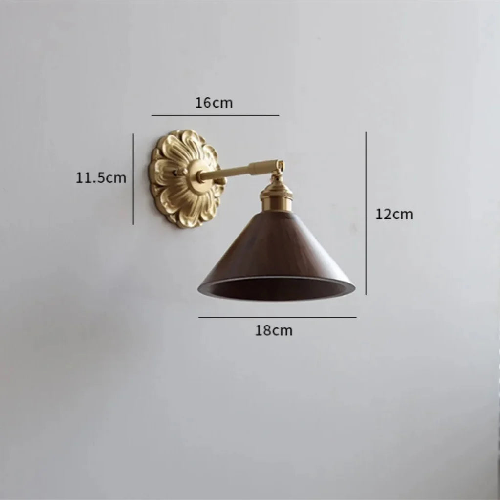 Applique Murale Conique en Bois et Laiton Orientable