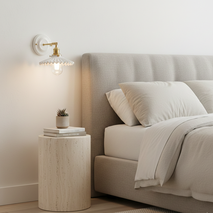 Applique Murale Orientable en Céramique Plissée et Laiton