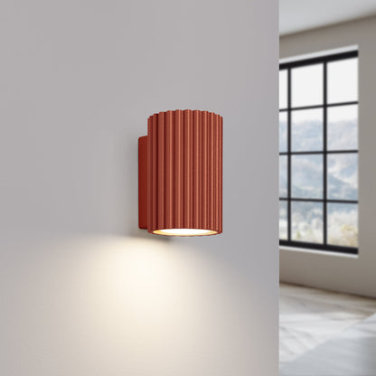 Applique Murale Oslo 10 cm en Aluminium Cannelé Rouge Ocre