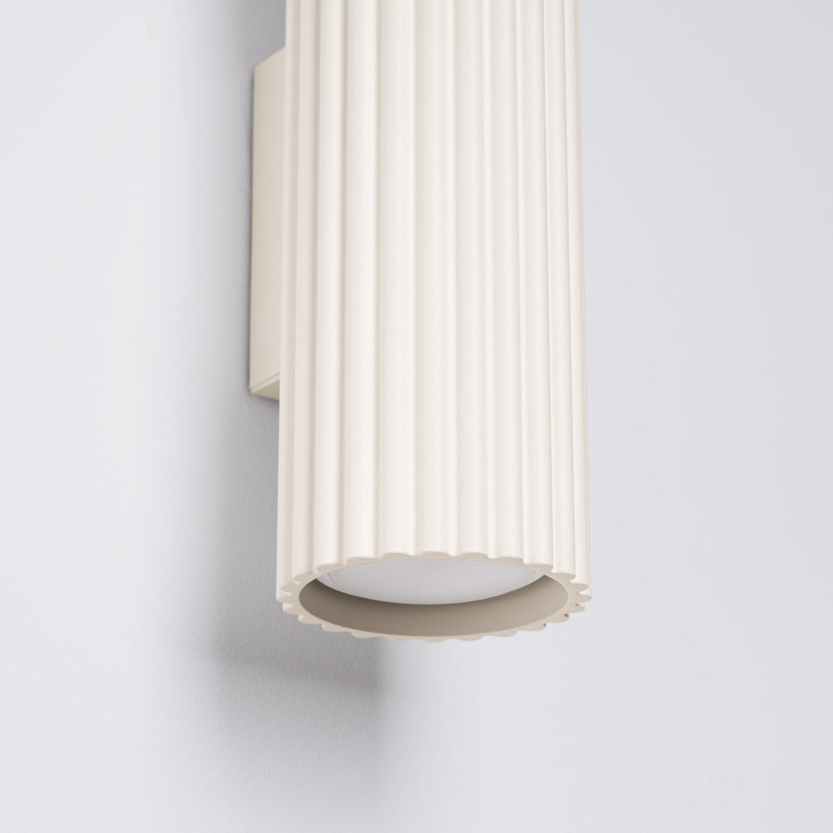 Applique Murale Oslo 20 cm en Aluminium Cannelé Beige