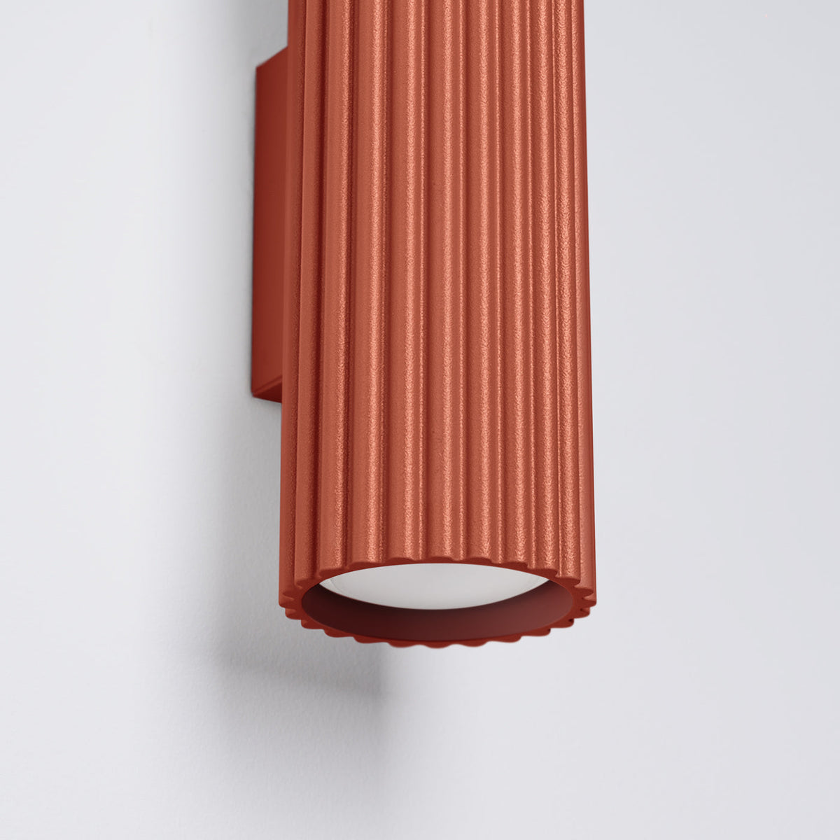 Applique Murale Oslo 20 cm en Aluminium Cannelé Rouge Ocre
