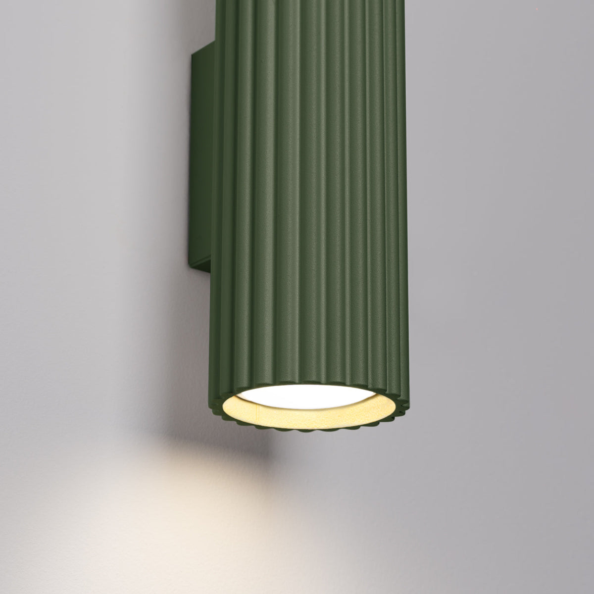 Applique Murale Oslo 20 cm en Aluminium Cannelé Vert Olive