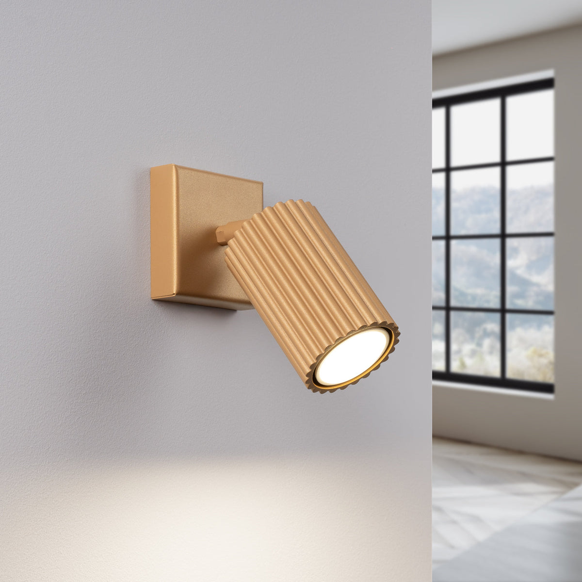 Applique Murale Orientable Oslo en Aluminium Cannelé Or