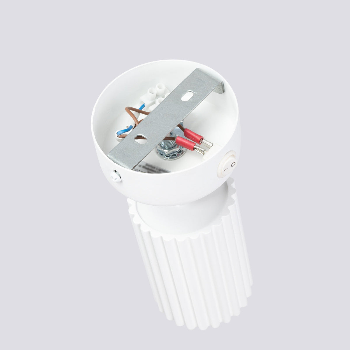 Applique Murale Orientable Oslo avec Interrupteur en Aluminium Cannelé Blanc