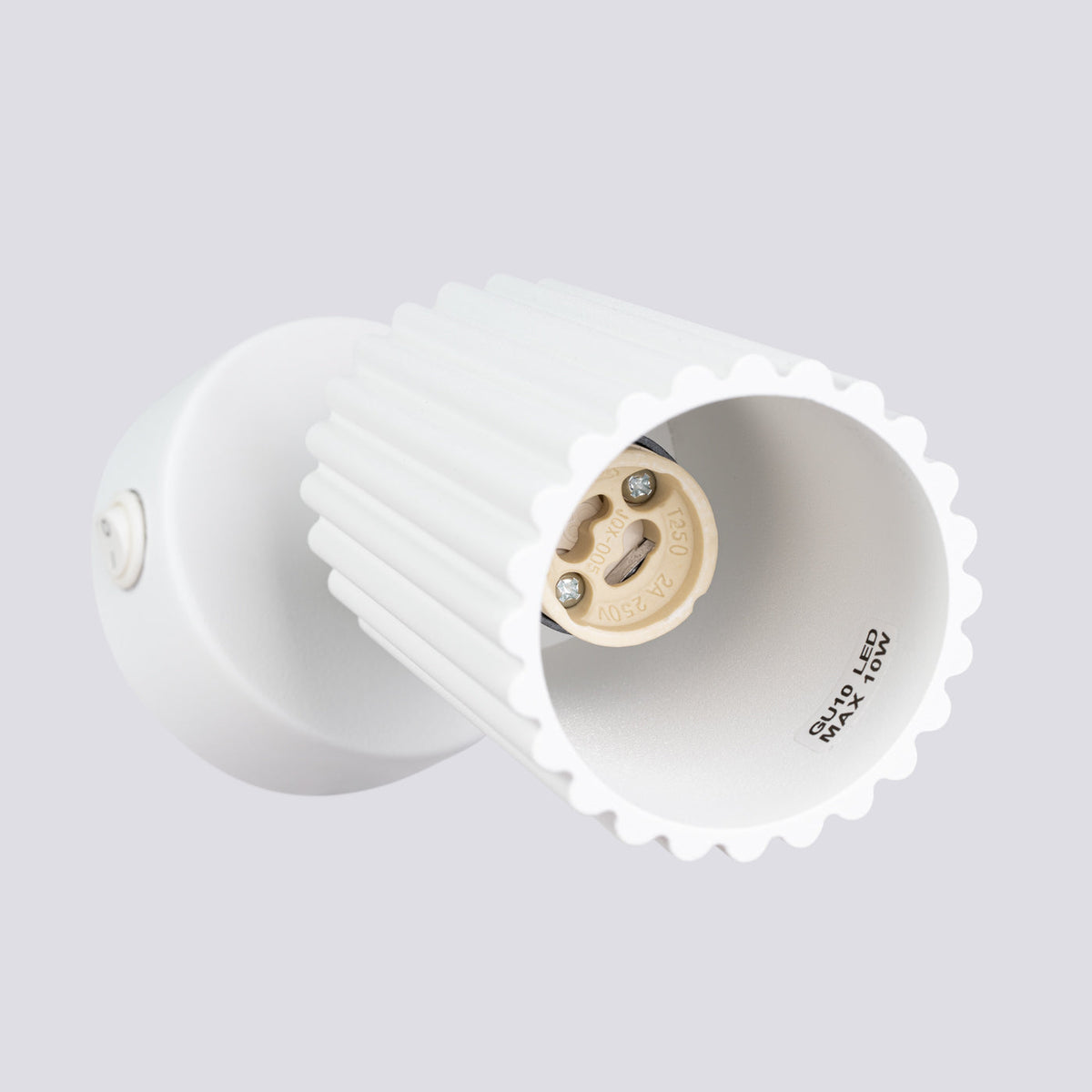Applique Murale Orientable Oslo avec Interrupteur en Aluminium Cannelé Blanc