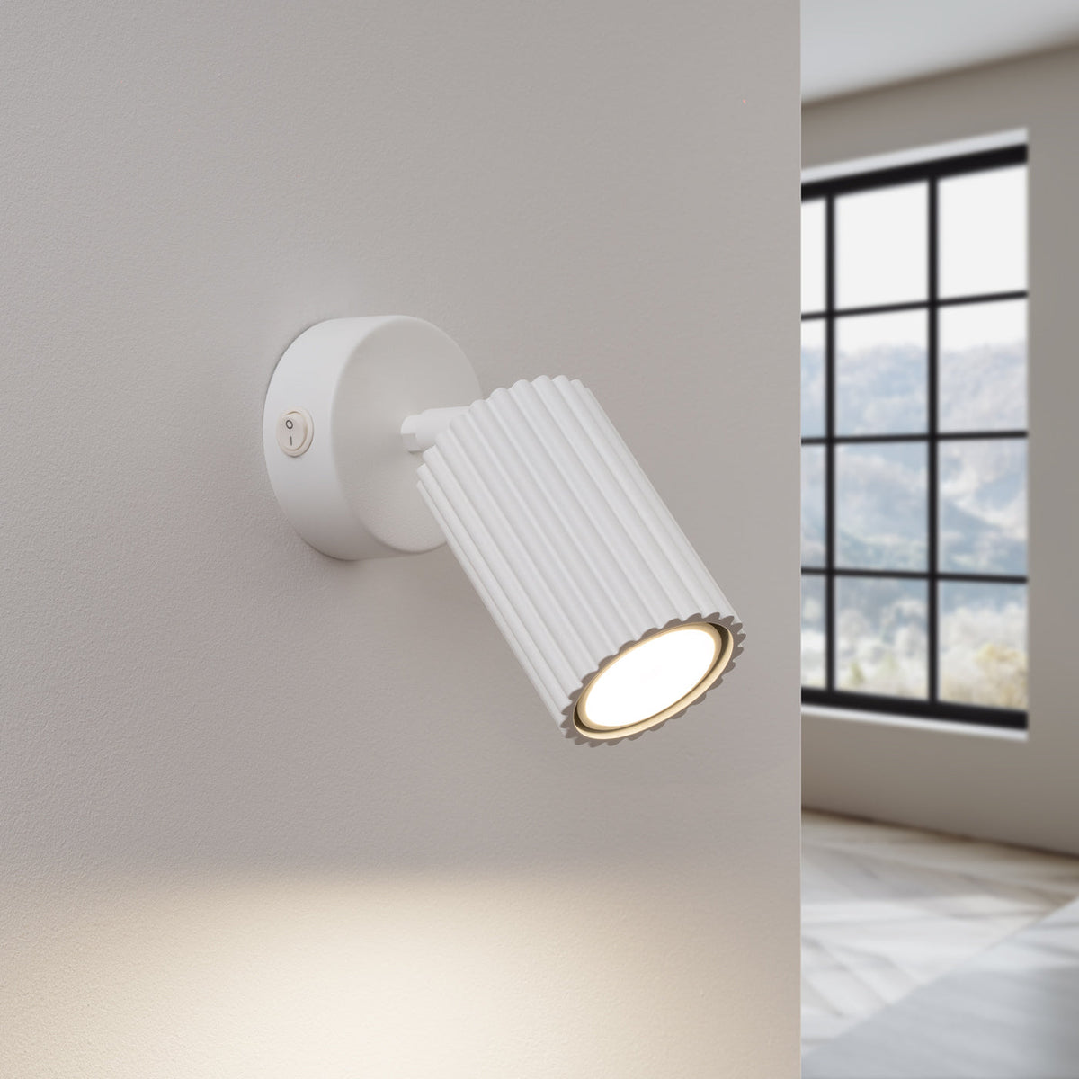 Applique Murale Orientable Oslo avec Interrupteur en Aluminium Cannelé Blanc