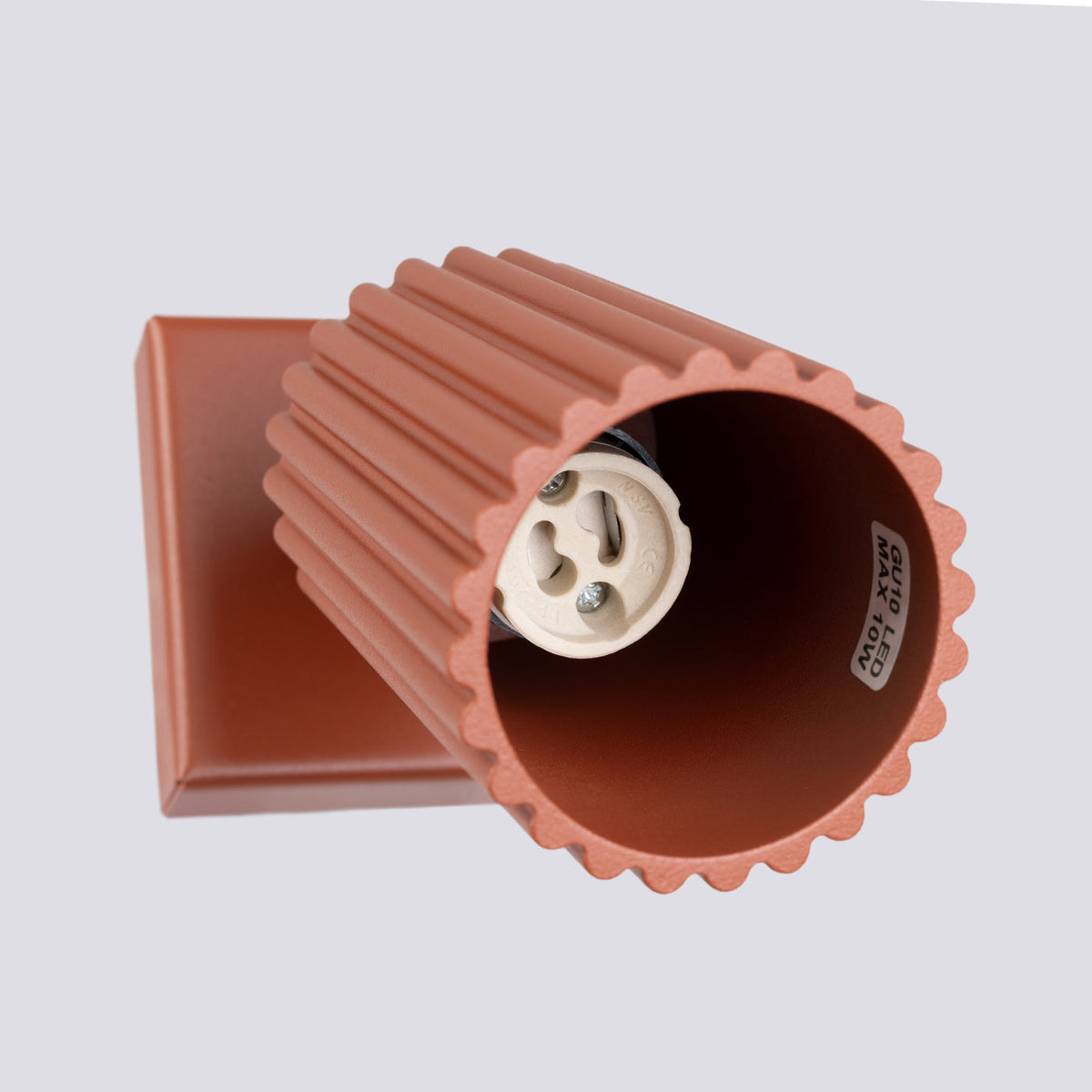 Applique Murale Orientable Oslo en Aluminium Cannelé Rouge Ocre