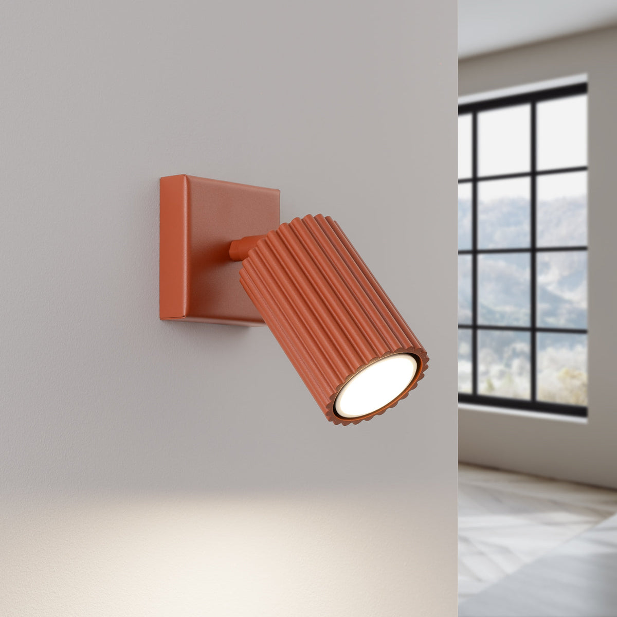 Applique Murale Orientable Oslo en Aluminium Cannelé Rouge Ocre