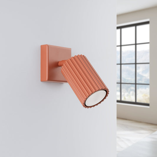Applique Murale Orientable Oslo en Aluminium Cannelé Rouge Ocre