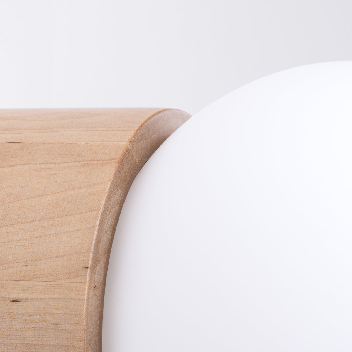 Applique Murale Pure Bois Naturel et Globe Opale
