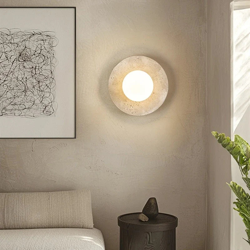 Applique Murale Circulaire en Travertin Naturel et Globe Opaline